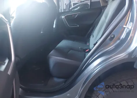 2019 Toyota Rav4 Le z USA, uszkodzony, nr VIN JTMF1RFV8KD512177